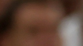 Neymar sosteniendo un balón en el debut de Brasil vs. Serbia en Qatar 2022.