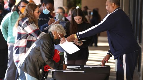 La votación anticipada comenzó en varios condados de Georgia para la segunda vuelta electoral especial.