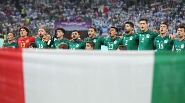 Selección mexicana entonando el himno nacional en Qatar 2022.