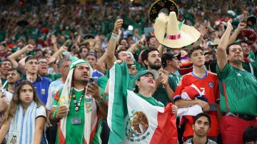 Fanáticos mexicanos presentes en el Mundial Qatar 2022.