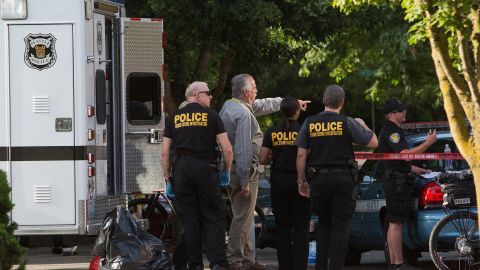 Tiroteo dentro de escuela secundaria en Seattle deja un herido grave; sospechoso queda bajo custodia