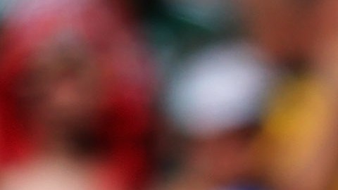 El defensor mexicano Rafael Márquez marcando al neerlándes Arjen Robben en el Mundial de Brasil 2014.
