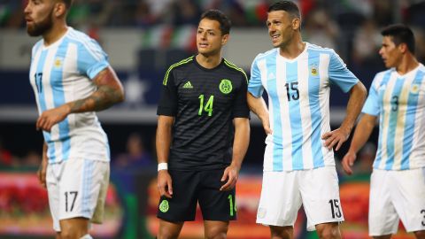 Chicharito y Demichelis.