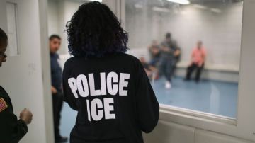 Los inmigrantes detenidos por ICE tienen derecho a solicitar una fianza.