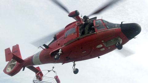 Guardia Costera rescata a 18 migrantes, entre ellos dos niños, varados en costas de California durante 5 días sin comida