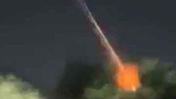 Hombres disparando al aire