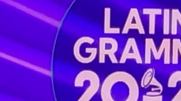Christian Nodal todo un caballero con Yalitza Aparicio en los Latin Grammy 2022