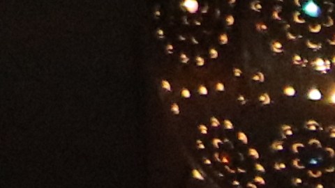 Verónica Gutiérrez, una enfermera michoacana que vive en Compton, sufre durante el encuentro del Tri contra Polonia.