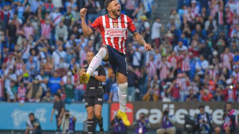 Alexis Vega en celebración de gol.