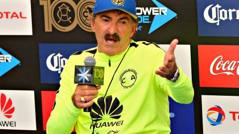 Ricardo La Volpe durante una rueda de prensa cuando dirigía a Club América.