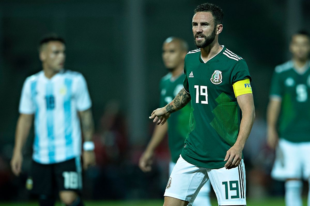 Which side is he on?: Miguel Layún defends Lionel Messi in the controversy with Canelo Álvarez and he exhibits a private conversation with the former Tri player