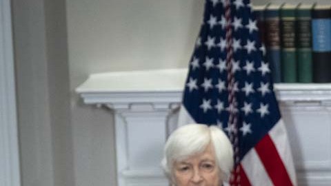 Biden asegura que las petroleras no invierten como debieran hacerlo en el país