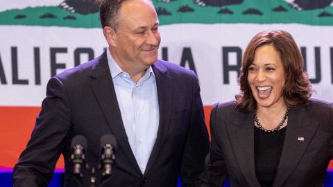 Doug Emhoff hizo que Kamala Harris se sonrojara