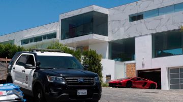 Ladrones roban $1 millón de dólares en joyas después de allanar una mansión en Hollywood Hills