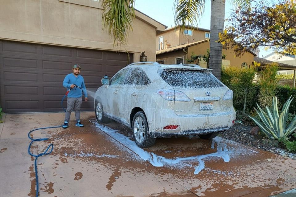 Papá Napier Respetuoso del medio ambiente Lavar carros a domicilio se vuelve popular: dueño de autolavado móvil  cuenta su exitosa experiencia - La Opinión