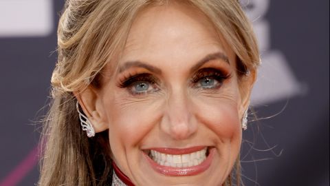 Lili Estefan en la alfombra roja del Latin Grammy 2022.