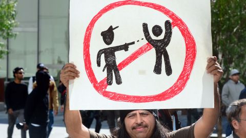 Los Ángeles pagará millones a la familia de latino asesinado por la policía en 2020