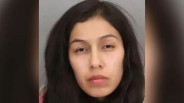 Madre latina de California acusada de homicidio después de asfixiar a su bebé contra su pecho