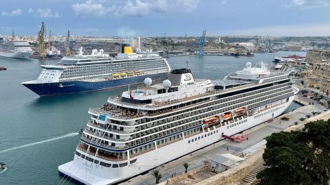 Misteriosa muerte de la propietaria turca de Tiffany al caer y morir desde un crucero cuando viajaba con su novio