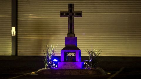 Monumento funerario en honor a hijo del Chapo
