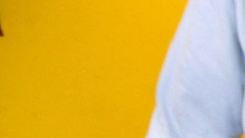 Mujer asegura que se cierra la boca con alambre para perder peso