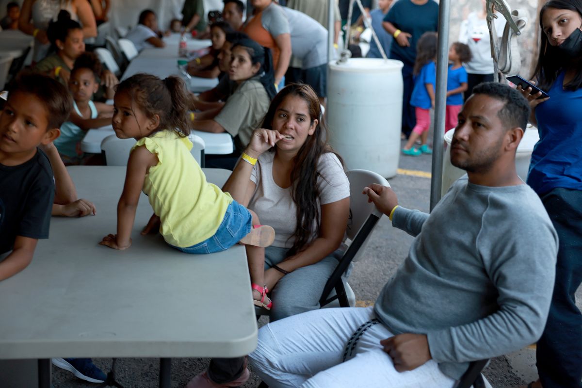 Annunciation House y otros refugios para migrantes han estado llenos mientras luchan por encontrar alojamiento y otra ayuda para los migrantes.