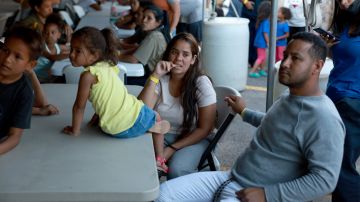 Organización benéfica de El Paso ayuda a los migrantes a establecerse en ciudades donde los puedan recibir