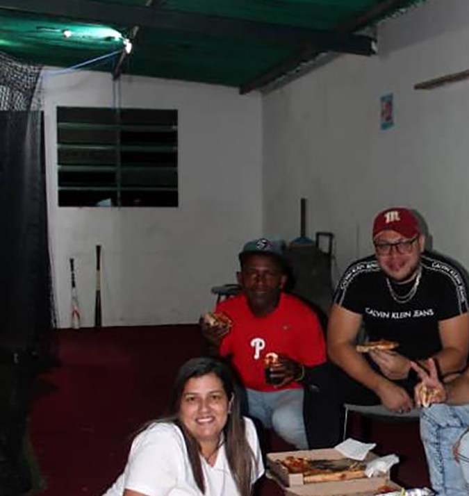 Chyno en una de sus salidas permitidas por la clínica 'Tía Panchita' junto a su familia luego de hacer deporte.