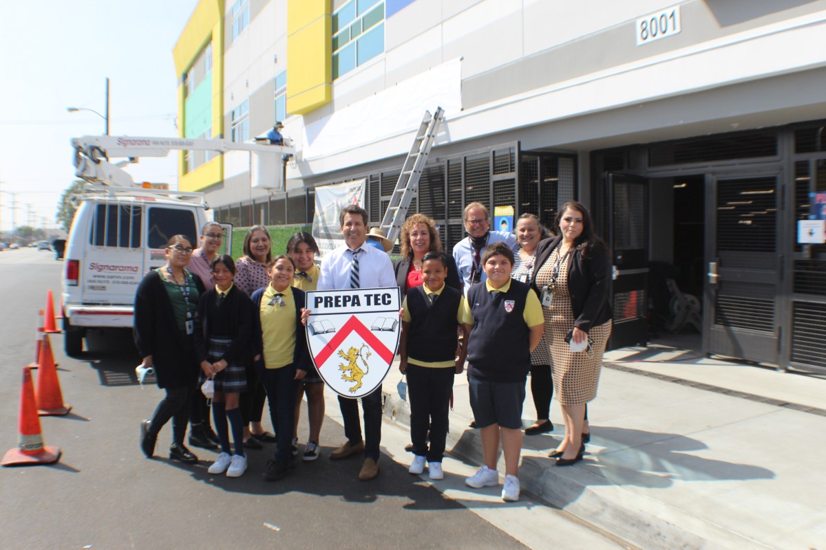 Escuela internacional de Huntington Park prepara a sus alumnos para desempeño globalizado La
