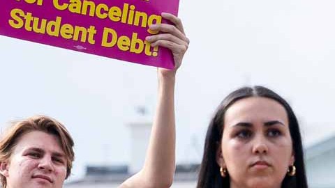 En 2023, más de 40 millones de estadounidenses deberán retomar los pagos de préstamos estudiantiles adquiridos