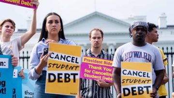 En 2023, más de 40 millones de estadounidenses deberán retomar los pagos de préstamos estudiantiles adquiridos