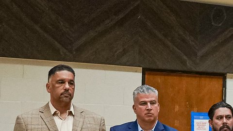Robert Luna llevaba la delantera en la contienda para sheriff de Los Ángeles.