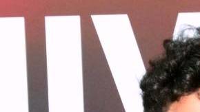 Sebastian Yatra responde si tiene romance con Aislinn Derbez.