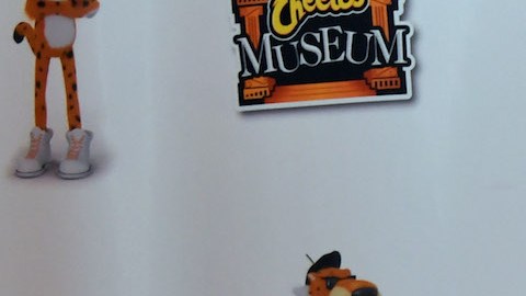Tiktoker crea un sarcófago de más de mil dólares para conservar unos Cheetos