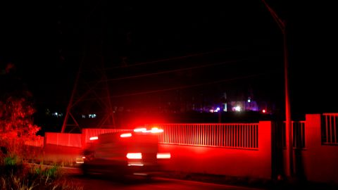 Un agente fronterizo de EE.UU. murió y otros 2 resultaron heridos en un tiroteo contra narcotraficantes frente a la costa de Puerto Rico