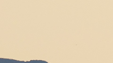 VIDEO Pareja iracunda obliga a todos los pasajeros a bajarse de un vuelo de Frontier Airlines luego de subirse a la cabina por la fuerza