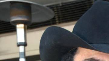 Vicente Fernández Jr. y el conductor Gustavo Adolfo Infante discutieron durante entrevista en vivo.