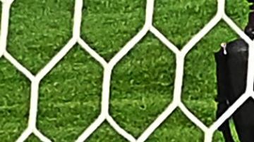 Wojciech Szczesny fue figura de Polonia ante Arabia Saudita.