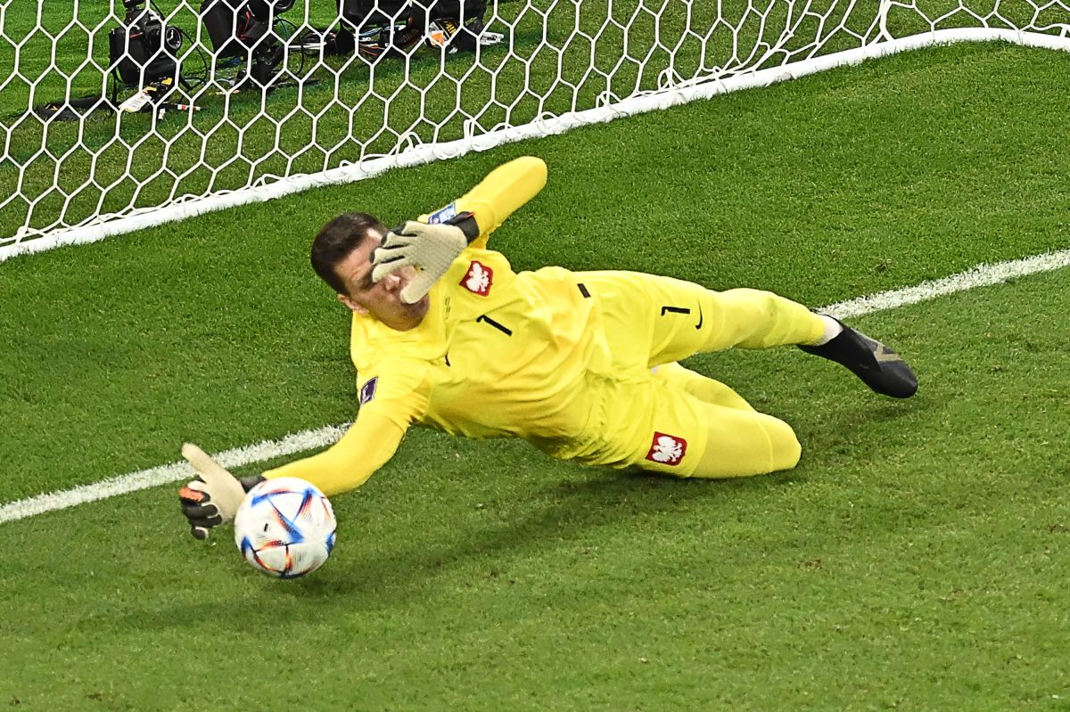 The Polish goalkeeper Wojciech Szczesny saved a penalty and made the save at the Qatar 2022 World Cup