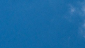 Imagen de un letrero de la tienda Aldi en color azul, amarillo y rojo.