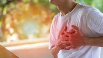 Los tres síntomas que pueden aparecer un mes antes de un ataque cardíaco