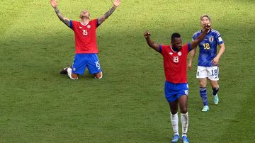 La Selección de Costa Rica celebra la victoria contra Japón en el Mundial Qatar 2022.