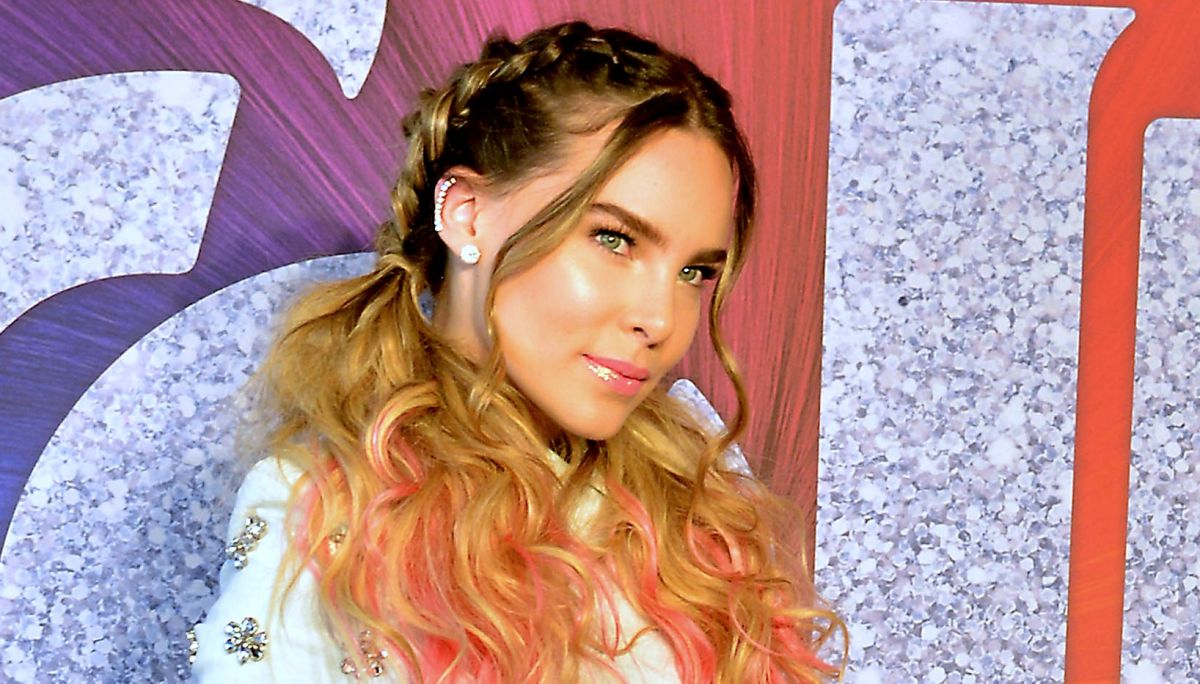 Belinda sorprendió ahora a sus fans con fotos tomadas desde el cuarto de un hotel.