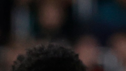 Lewandowski discutiendo con el árbitro en el partido del FC Barcelona ante Osasuna.