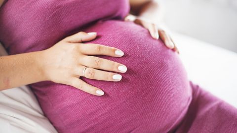Una mujer embarazada era acusada de estar "muy gorda" cuando consultó por un bulto en su axila, pero era cáncer
