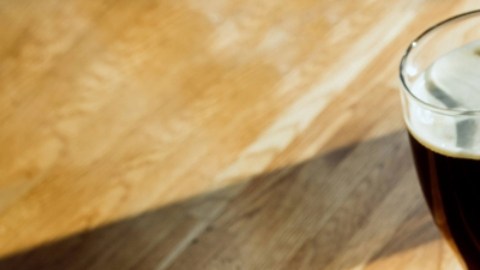 Beber algunos tipos de cerveza moderadamente puede ayudar a prevenir enfermedades cerebrales debilitantes