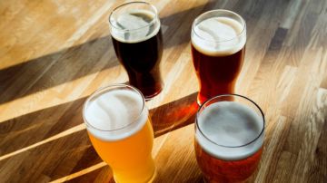 Beber algunos tipos de cerveza moderadamente puede ayudar a prevenir enfermedades cerebrales debilitantes