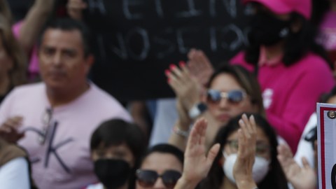 VIDEO: Miles de personas marchan en México en contra de la reforma electoral propuesta por AMLO