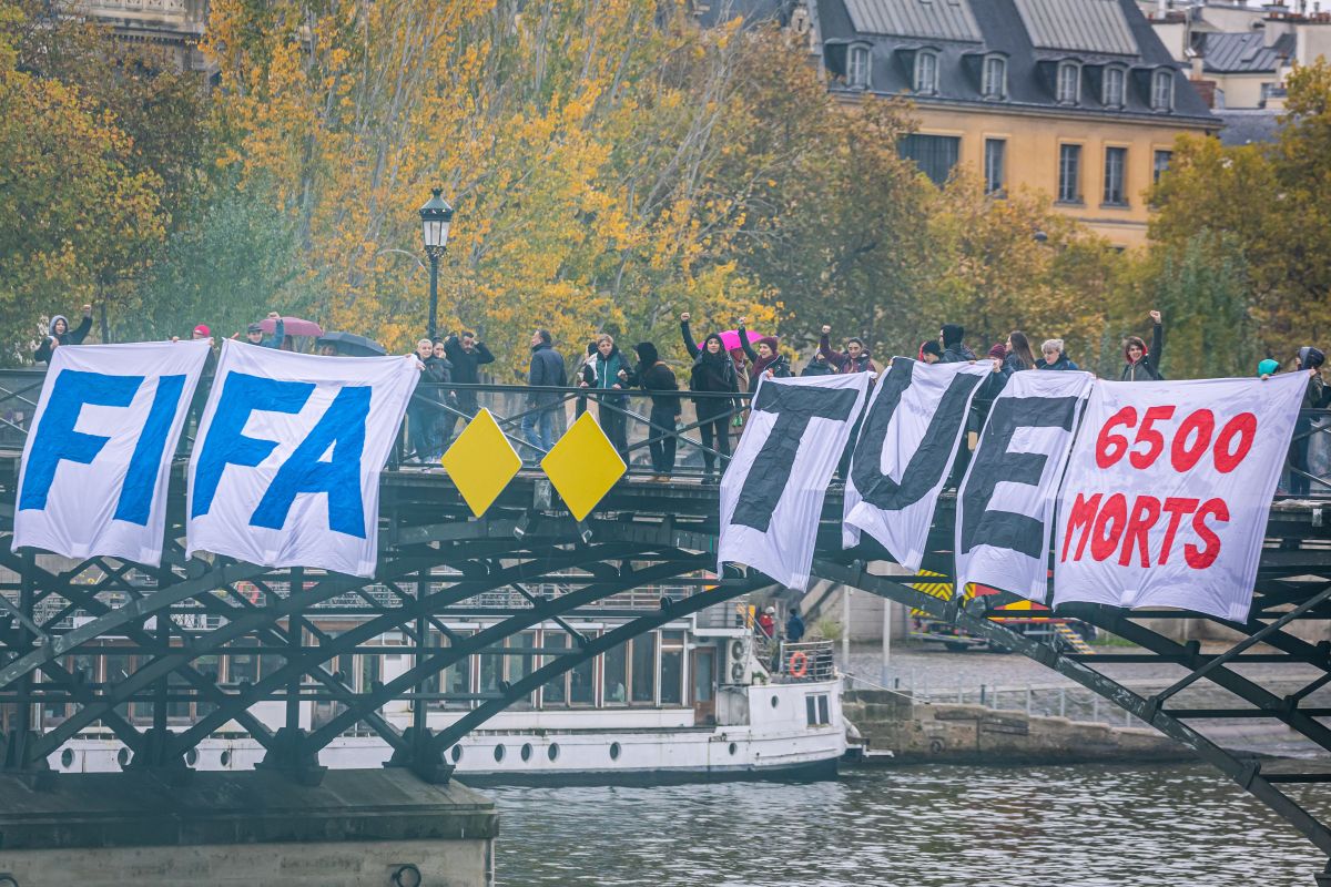 “FIFA kills”: new protest against the Qatar 2022 World Cup was held in Paris before the start of the great sporting event