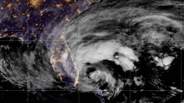 El huracán Nicole debe tocar tierra en Florida en la noche del miércoles.